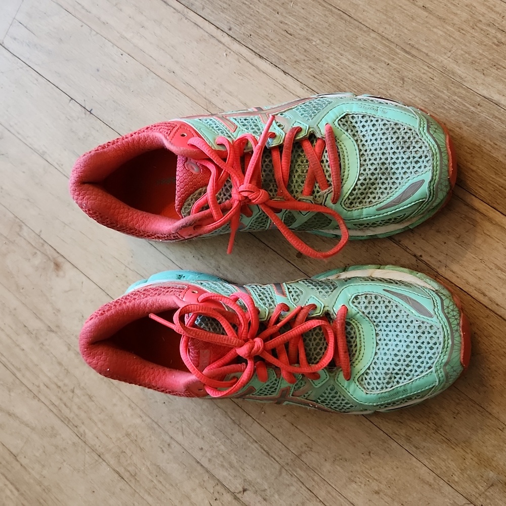 Women's ASICS Gel Kayano Running Shoe Size 7.5